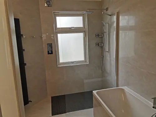Large-Main-Bathroom-Image-2