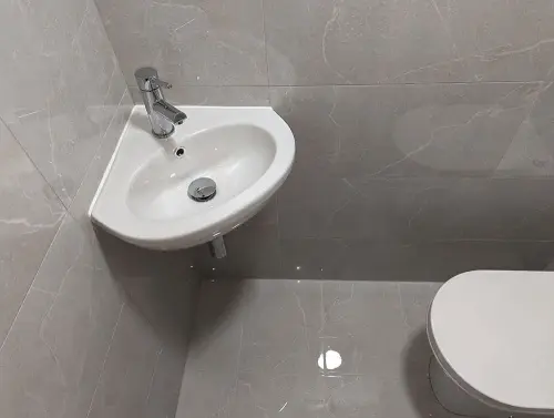 a sink and toilet in a wc